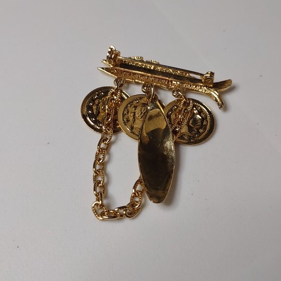 Gold Tone Fish And Dangling Chain Brooch - Picture 9 of 10